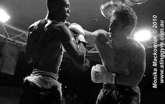 Tim Atonio vs Israel Adesanya - Kickboxing 16-05-2010-10.jpg