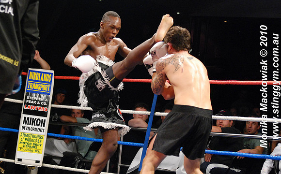 Tim Atonio vs Israel Adesanya - Kickboxing 16-05-2010-10.jpg
