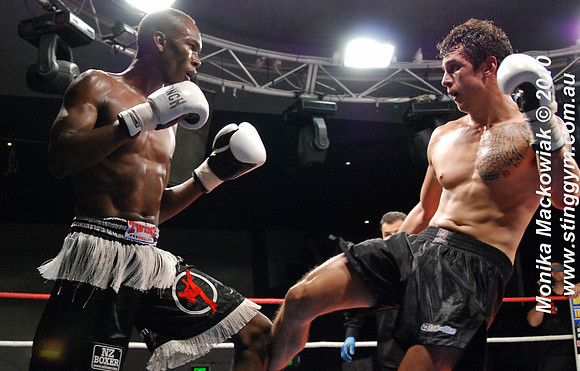 Tim Atonio vs Israel Adesanya - Kickboxing 16-05-2010-10.jpg