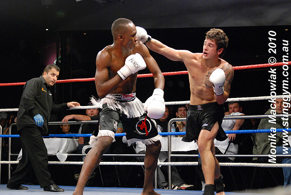 Tim Atonio vs Israel Adesanya - Kickboxing 16-05-2010-10.jpg