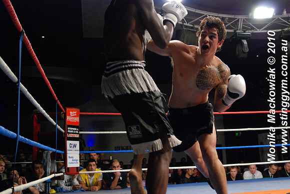 Tim Atonio vs Israel Adesanya - Kickboxing 16-05-2010-10.jpg
