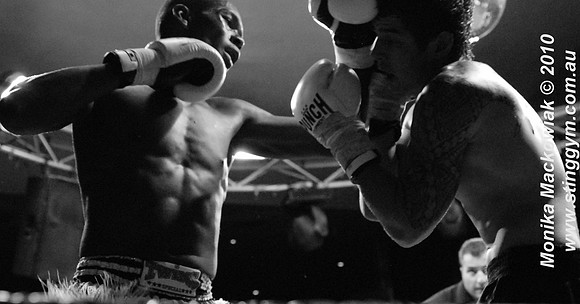 Tim Atonio vs Israel Adesanya - Kickboxing 16-05-2010-10.jpg
