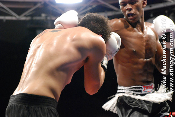 Tim Atonio vs Israel Adesanya - Kickboxing 16-05-2010-10.jpg