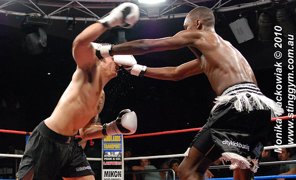 Tim Atonio vs Israel Adesanya - Kickboxing 16-05-2010-10.jpg