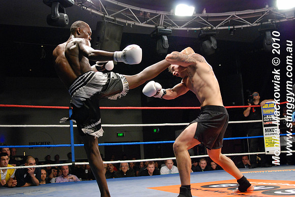 Tim Atonio vs Israel Adesanya - Kickboxing 16-05-2010-10.jpg