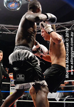 Tim Atonio vs Israel Adesanya - Kickboxing 16-05-2010-10.jpg