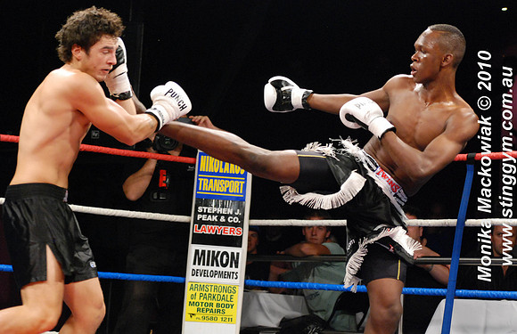 Tim Atonio vs Israel Adesanya - Kickboxing 16-05-2010-10.jpg